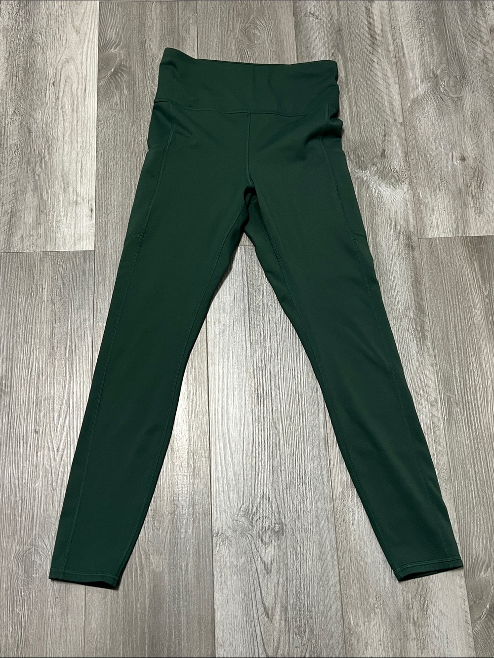 Fabletics woman’s insulated leggings with pockets / green / size M